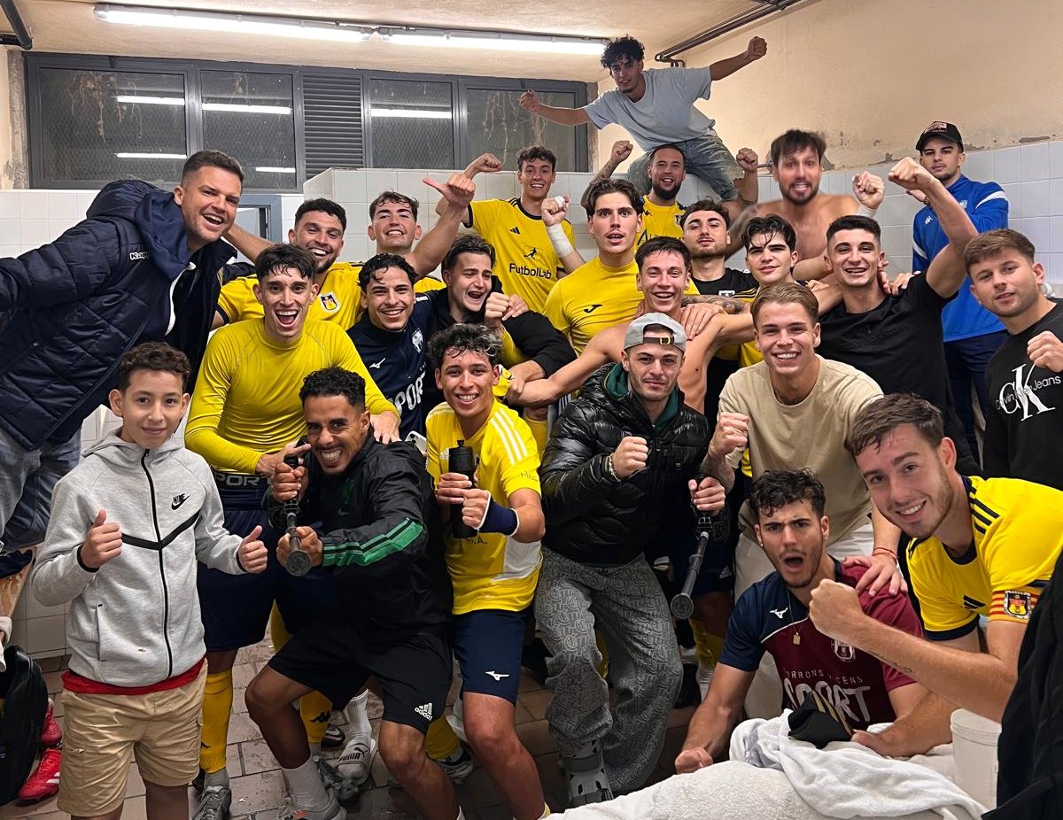 uecastelldefels's tweet photo. #Filials | 🟡🔵
📌 Primera victòria del curs i a la categoria de la @uecastelldefels C, que diumenge va superar el @fc_hortonenc (3-0) a Can Vinader j3 #3cat13
⚽️ pròpia porta, Fayçal i Hicham
🔗 Més a https://t.co/sQ3ktyCBlj
#SomHiFilials #CastelldefelsC https://t.co/Db4UccGQvL