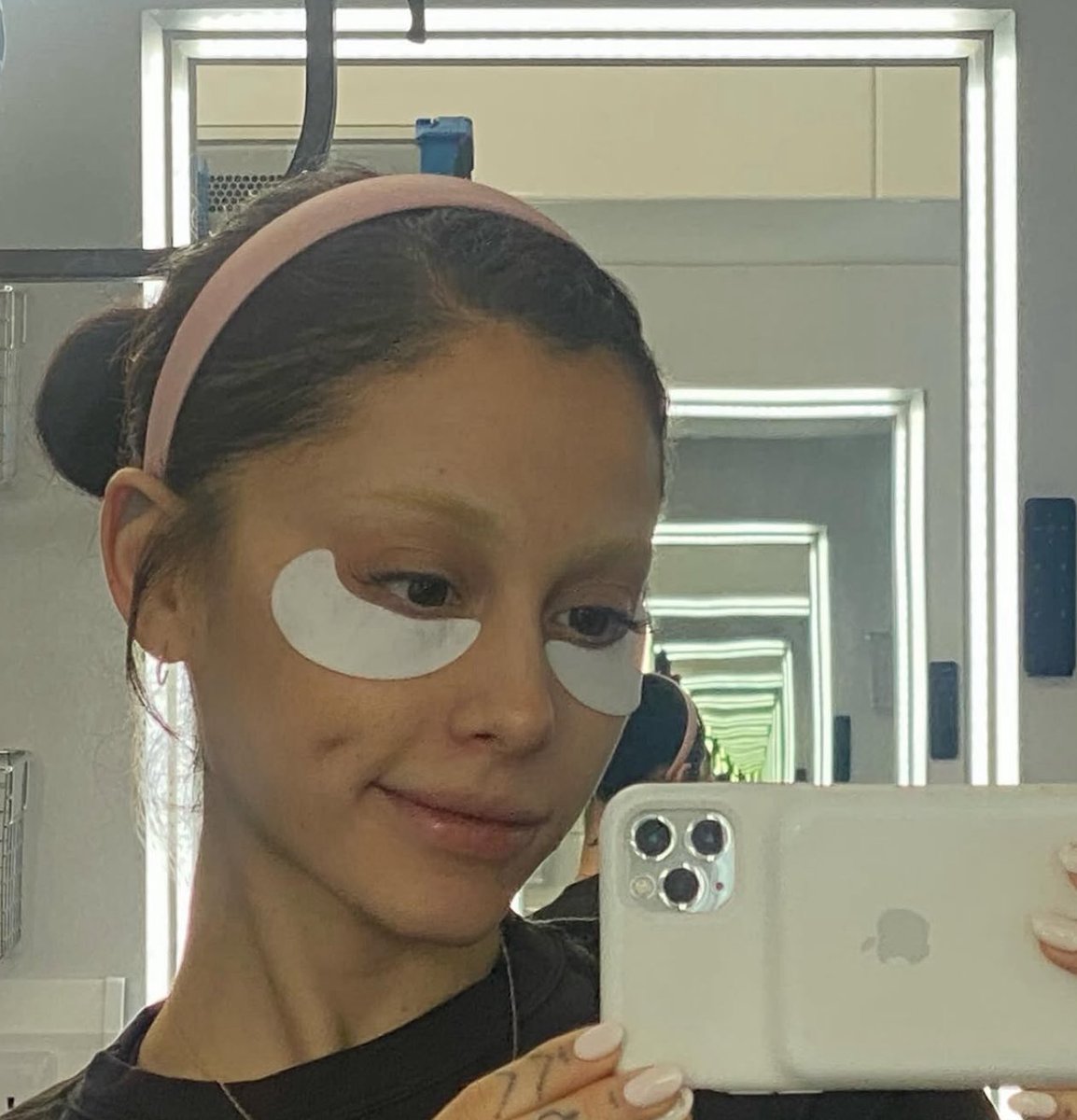 PopBase's tweet image. Ariana Grande stuns in recently shared photos from the set of ‘Wicked.’
