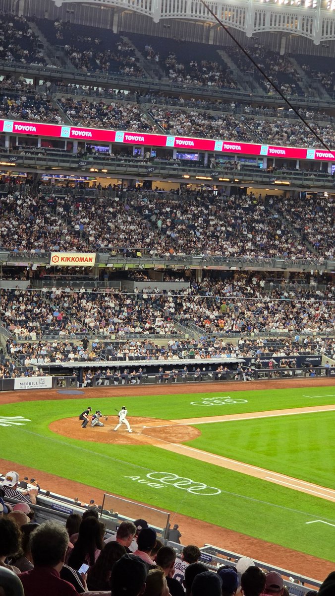 Is a thinner phone worth it if u have to squint at the screen &amp; your zoomed-in photos are blurry? S25 Edge gives u a bigger, more vibrant display 4 watching &amp; a 📸 w/ 4x the detail for capturing. The experience is just better. #SamsungPartner #iCant #TeamSamsung <a href="/SamsungMobileUS/">Samsung Mobile US</a>