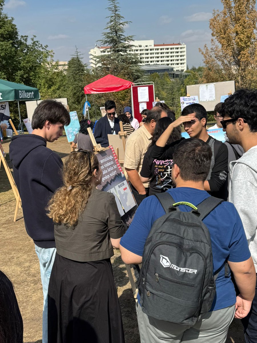 Yenimahalle Bilsem olarak Bilkent Üniversitesi Philfest'25 Felsefe Şenliğinde 42 öğrenciyle yerimizi aldık. Bilim ve felseyle yoğrulmuş günde sunumlarımızı ve etkinliklerimizi  gerçekleştirdik. Felsefe öğretmeni Esra Arslan ve emeği geçen tüm öğrencilerimizi tebrik ediyoruz.