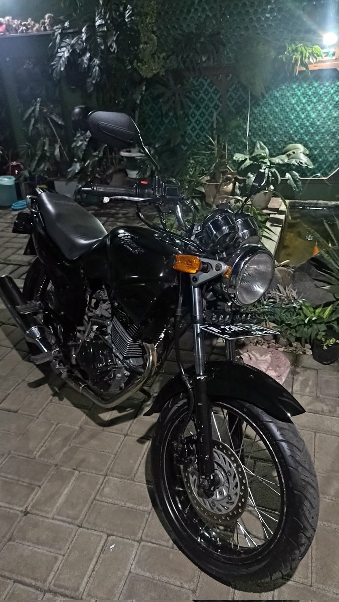 IrhamAdamB's tweet photo. 5 tahun lalu mikir, ngeliatin di gudang bisa nggk hari" naik dia lagi.. 
Alhamdulillah ga ada yg ga mungkin meskipun lama ☺️  itung"  2 tahun abis 5 juta dengan semampunya dan bongkar-benerin sendiri kalo masih bisa, kalo pasrah ke bengkel bisa 1,5x-2x lipat 🤣🤲 https://t.co/XxGrd1yVv9