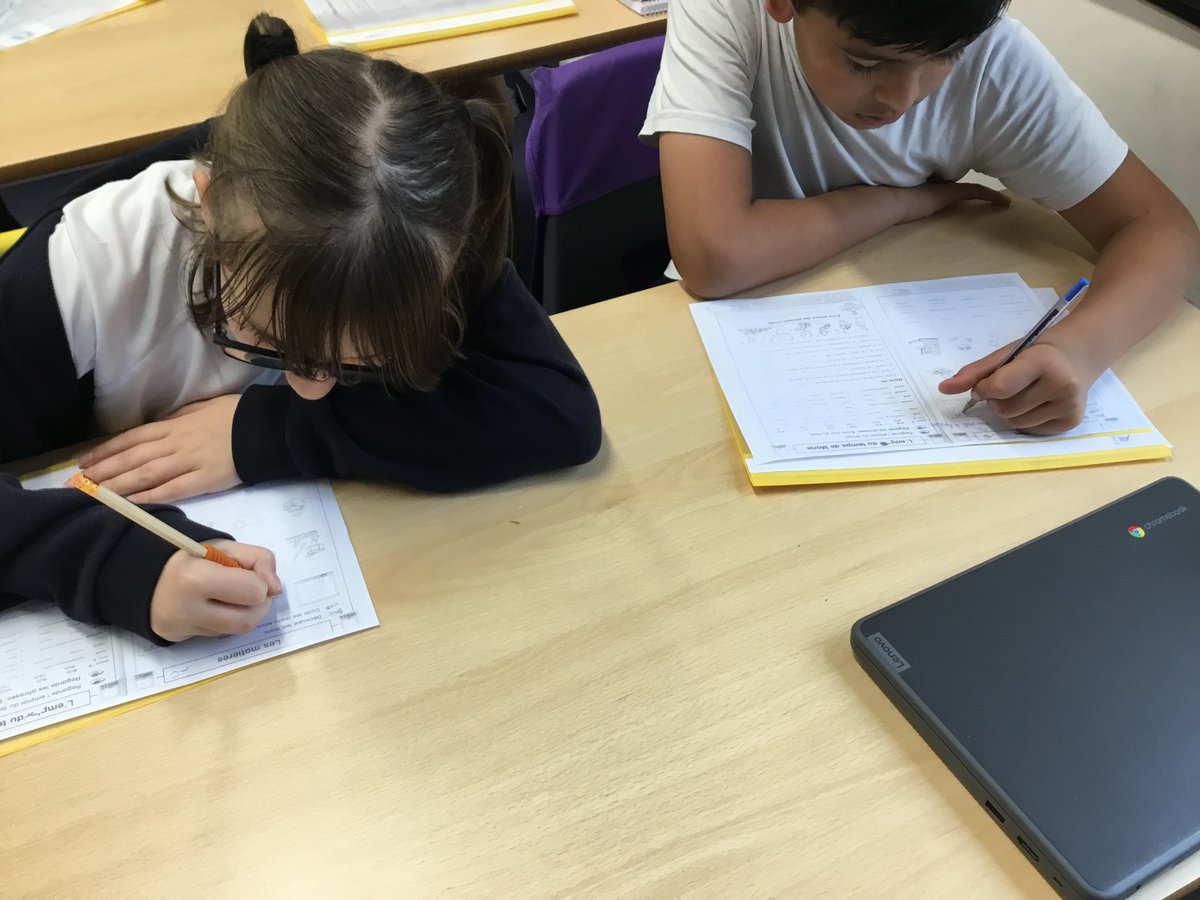 LancotSchool's tweet image. Year 6 is officially on &apos;heure française&apos;! 🇫🇷⏱️ So proud of the pupils mastering **telling the time en français** today. We went from &apos;Quelle heure est-il?&apos; to understanding 9:30, 4:15, and &apos;midi&apos; in one go! Great cross-curricular learning. #MFL #PrimaryFrench #LanguageLearning