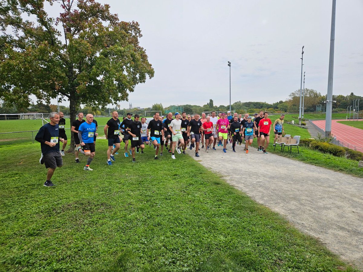 Préfet de Maine-et-Loire 🇫🇷🇪🇺 (@prefet49) on Twitter photo 🏃 Mobilisation pour les enfants malades 💛
Cyrille Lefeuvre, directeur de cabinet du <a href="/Prefet49/">Préfet de Maine-et-Loire 🇫🇷🇪🇺</a>, a participé à une course réunissant policiers et partenaires au profit de Soleil AFELT, pour soutenir les enfants atteints de cancer et leurs familles.
👉 soleilafelt.fr 🏃 Mobilisation pour les enfants malades 💛
Cyrille Lefeuvre, directeur de cabinet du <a href="/Prefet49/">Préfet de Maine-et-Loire 🇫🇷🇪🇺</a>, a participé à une course réunissant policiers et partenaires au profit de Soleil AFELT, pour soutenir les enfants atteints de cancer et leurs familles.
👉 soleilafelt.fr