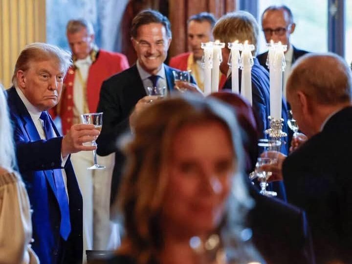 AYYAŞ TRUMP, İSLAM ÜLKELERİNDEN 3.5 TRİLYON DOLAR HARAÇ TOPLADI ! SIKIYSA VERMEYİN AYIKLAR !!!