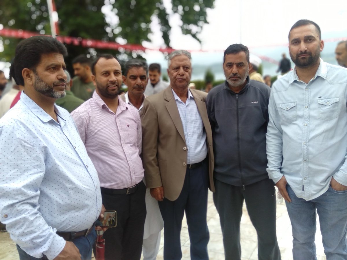With MLA Pattan <a href="/riyazbedar/">j.Riyaz Bedar</a> Sahab on the Death anniversary of Sheikh Mohammad Abdullah sahab at Hazratbal Srinagar.