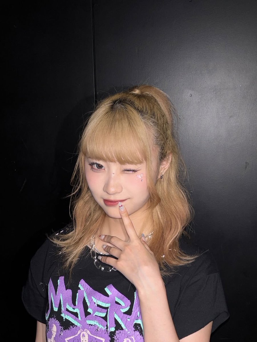 minee_0320's tweet photo. 今更ながら...
21歳おめでとうございます。
この笑顔、見つけてよかった。
その笑顔がここまで変わるまで追ってよかった。
無理せず21歳楽しんでね🫛
#always_with_YoU_and_I
#HAPPYYUIDAY2025 #MYERA #安藤佑唯 https://t.co/yF1CAHSWm1