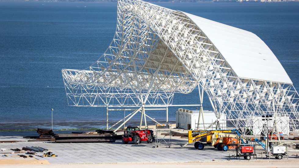 O legado de Carlos Moedas:
Um palco sem utilidade que custou à cidade de Lisboa 5 milhões de euros. 
O aldrabão garantiu que ia acolher grandes eventos. Até nisto mentiu.