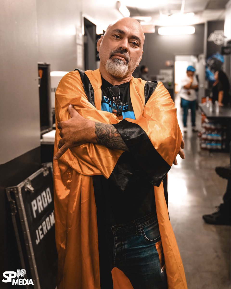 threedaysgrace's tweet image. What an unforgettable SOLD OUT night in Ontario, California! Huge thank you to Eddie Bravo for walking us out to stage 🤘🤘🙏

Glendale, we’ll see you TONIGHT!! 

📷 @SPMediaAZ 

#ThreeDaysGrace #BreakingBenjamin #ReturnToDust #Ontario #California #USA