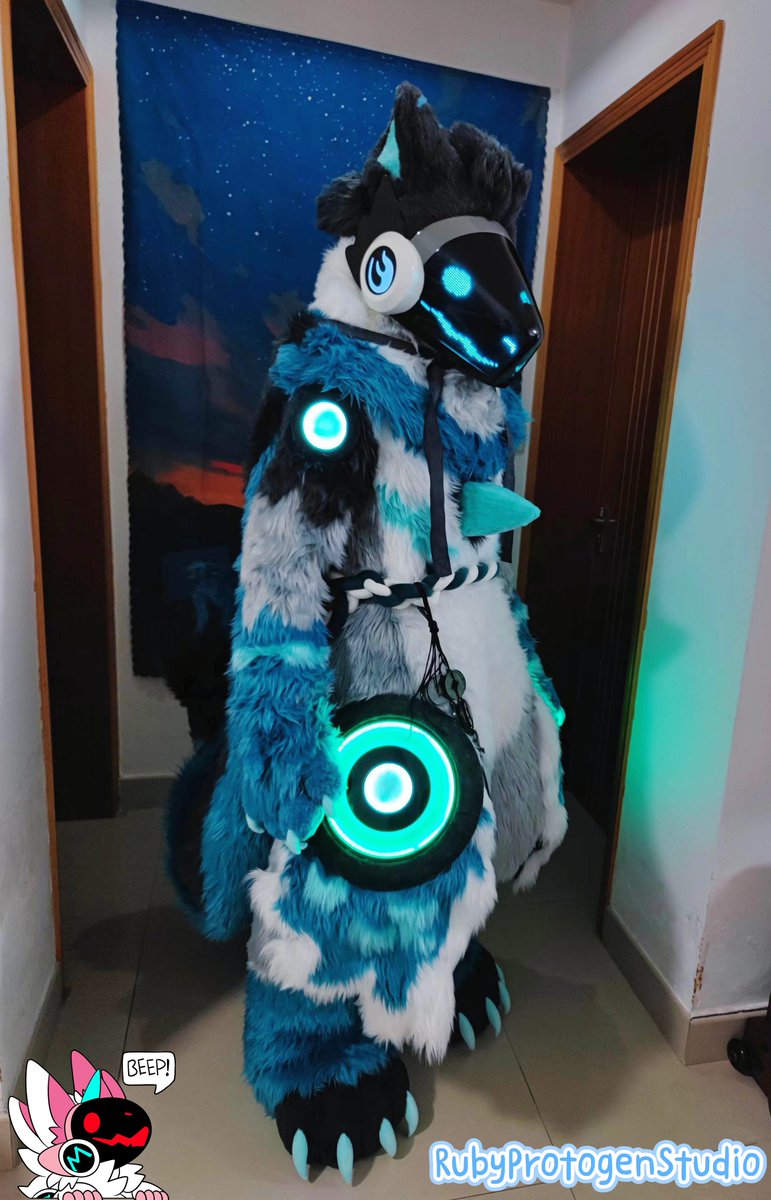 Ruby_protogen's tweet image. I like this one best.💕😋
#fursuit #fursuitcommission #rubyprotogenstudio #protogen #protogens #protogenfullfursuit