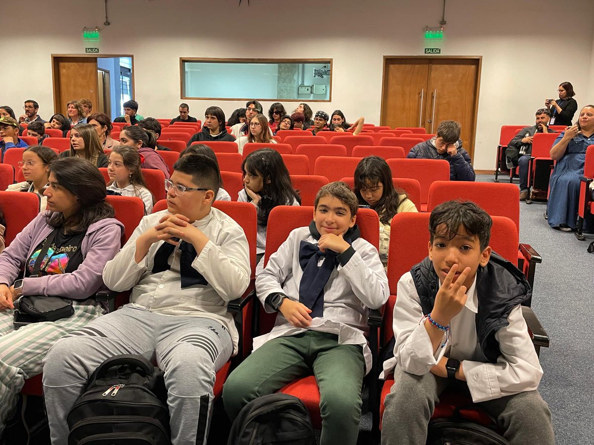 La directora de DDHH <a href="/nilia_viscardi/">nilia viscardi</a> explicó que esta jornada constituye una “instancia previa sensibilizadora a través de una canción que tiene más de 10 años, creada en 2014 con Con-Parte, a partir del análisis y la lectura del contenido del libro Gramática para la convivencia.