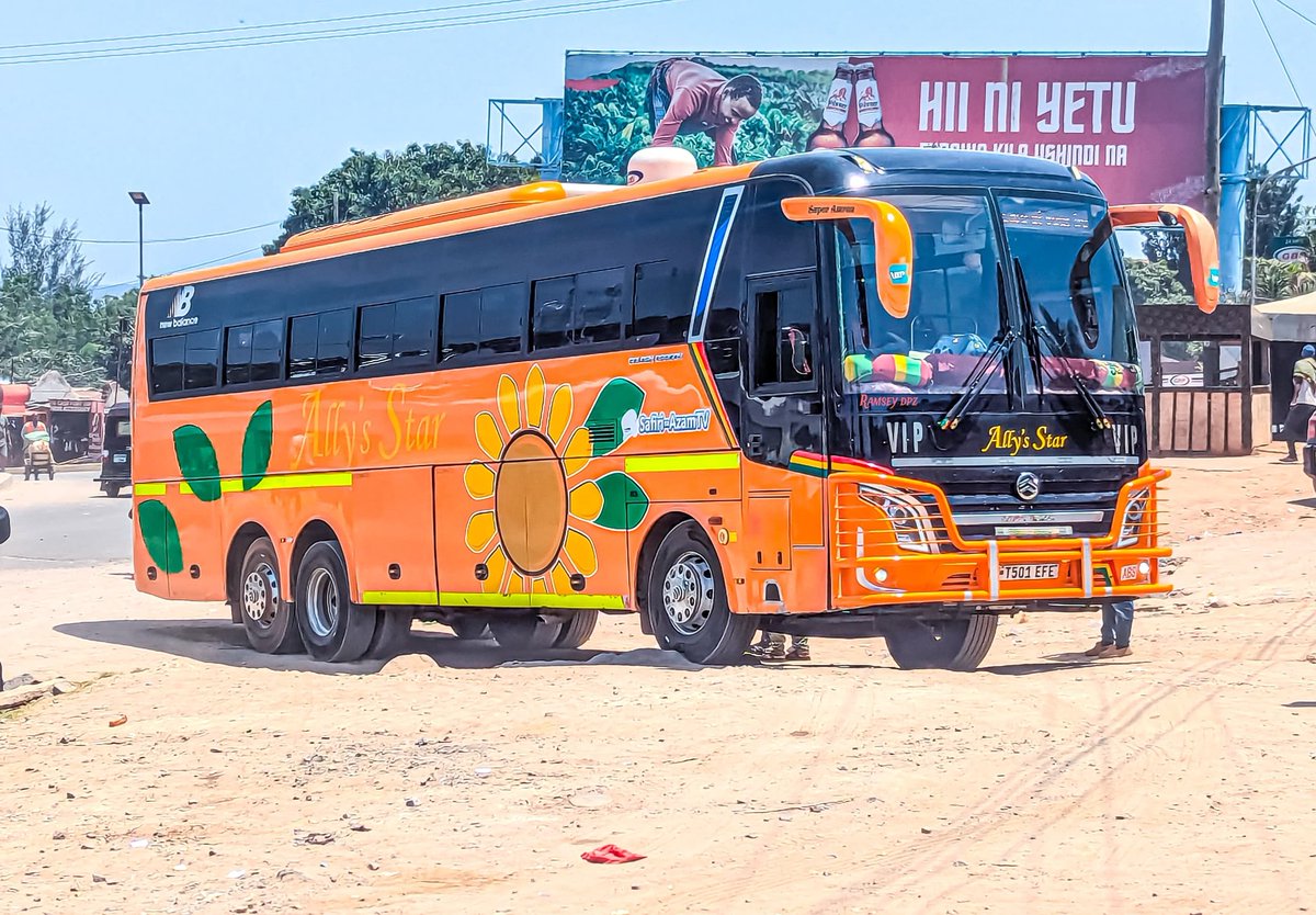 EFE zilianza kazi Rasmi mwaka 2020. Mpaka sasa zina miaka 5 njiani kwenda 6. Hizi zinapigwa tupa geuka Mwanza - Dar🙌.

Kwa sasa ndo basi luxury pekee kongwe njia ya Dar - Mwanza ambazo bado zinadai ruti. Ni kama  mabosi wengine hawaamini kinachotokea. Ni ndoto kuziona EFE Rodi.