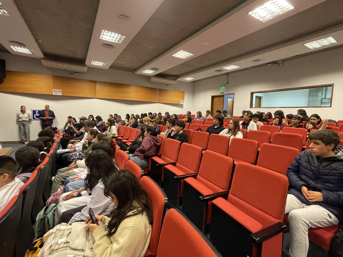 <a href="/nilia_viscardi/">nilia viscardi</a> Los estudiantes tuvieron la oportunidad de cantarla junto a uno de sus autores, Fede Graña, y ensayarla para presentarla el día que se instalará la Comisión. Además, será difundida en los centros educativos para trabajar la convivencia a partir de las ideas que transmite.