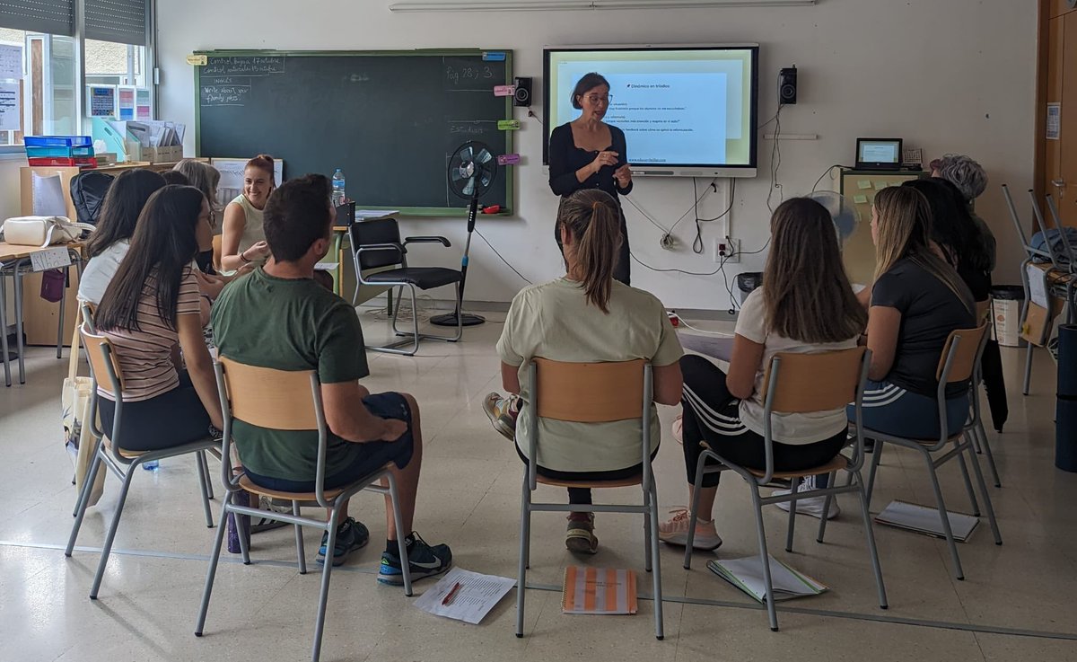 En el CEIP San Juan de la Cruz, comienza el curso "Comunicar sin desgastarse: recursos para desarrollar la comunicación asertiva en el aula" con Emily Campayo Muñoz y participación del profesorado del Valle del Tiétar. <a href="/CFIE_Avila/">CFIE_Avila</a> <a href="/educacyl/">Educación JCyL</a> #formacionCyL