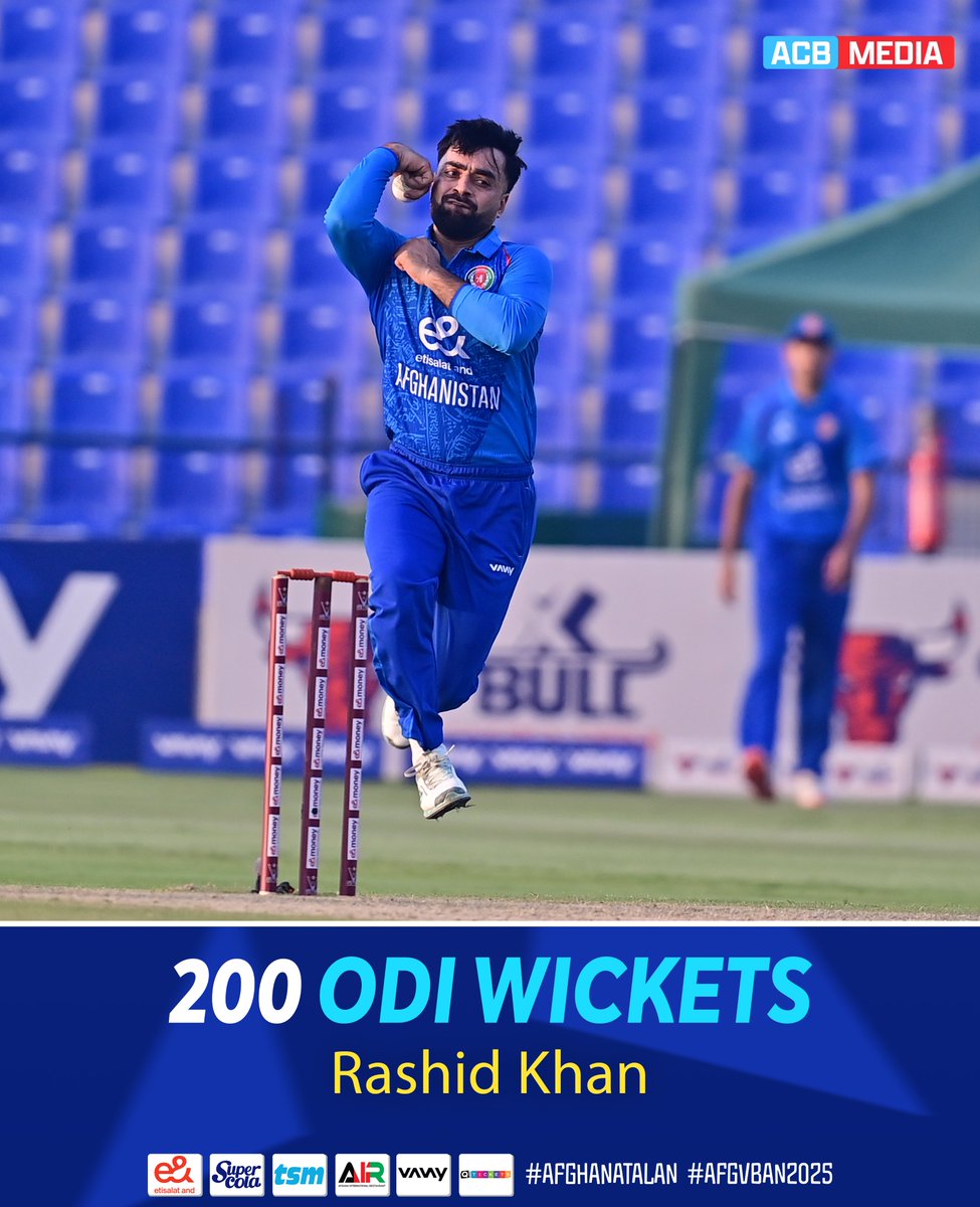 ACBofficials's tweet image. 𝐀 𝐒𝐩𝐞𝐜𝐢𝐚𝐥 𝐒𝐩𝐞𝐜𝐢𝐚𝐥 𝐃𝐨𝐮𝐛𝐥𝐞 𝐇𝐮𝐧𝐝𝐫𝐞𝐝 𝐟𝐨𝐫 𝐑𝐚𝐬𝐡𝐢𝐝 𝐊𝐡𝐚𝐧! 💯💯
@rashidkhan_19 completes 200 wickets in ODIs and becomes the first Afghan to reach the milestone. He completed the feat in his 115th game and became the 6th quickest bowler in terms…