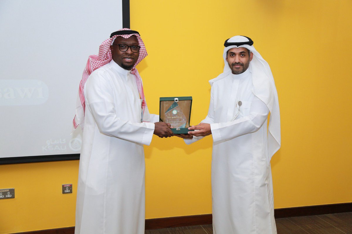 COSHPSA's tweet photo. أقامت كلية العلوم و المهن الصحية حفل شكر وعرفان للدكتور سجاد الله الهوساوي العميد المشارك لشؤون الطلاب في الكلية سابقًا على مجهوداته في السنوات التي قضاها كعميد، وحضر الحفل العميد الدكتور أيمن الحازمي وعميد عمادة شؤون الطلاب الدكتور بدر المقبل والعميد المشارك الدكتور سعد القرني https://t.co/GBamLU3d9f