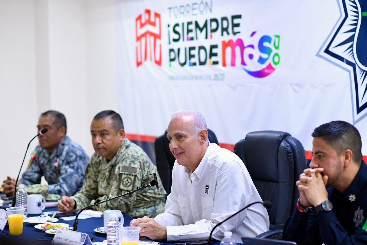 En #Torreón seguimos fortaleciendo la coordinación con el gobernador <a href="/manolojim/">Manolo Jiménez Salinas</a>, revisando cada semana las estrategias y resultados en materia de seguridad.

Con trabajo en equipo, mantenemos acciones firmes de prevención, vigilancia e inteligencia que garantizan la tranquilidad