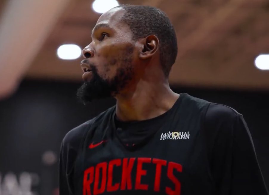 🚨🚨TICKET GIVEAWAY 🚨🚨
Kevin Durant expected to make his #Rockets debut tonight! I’ve got 2 tickets to giveaway to the game vs #Jazz!
1️⃣ Repost this for a chance to win the tix
2️⃣ Must have <a href="/axs/">AXS</a> account &amp; plz follow me so I can DM
3️⃣ Winner chosen at 12p! 🚀
#AllFire 🔥🔥