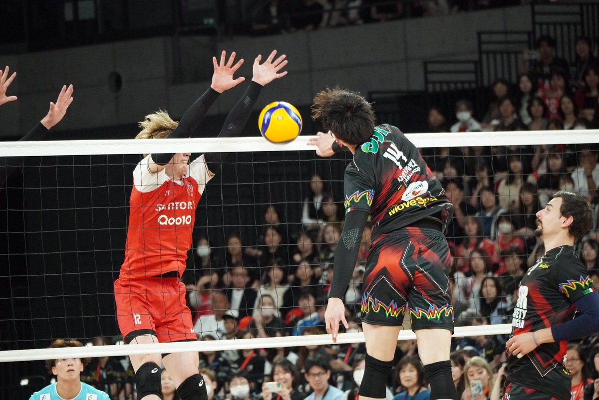 Mr_ee14's tweet photo. 止められたほう

#石川祐希 選手 https://t.co/FxllR43jac