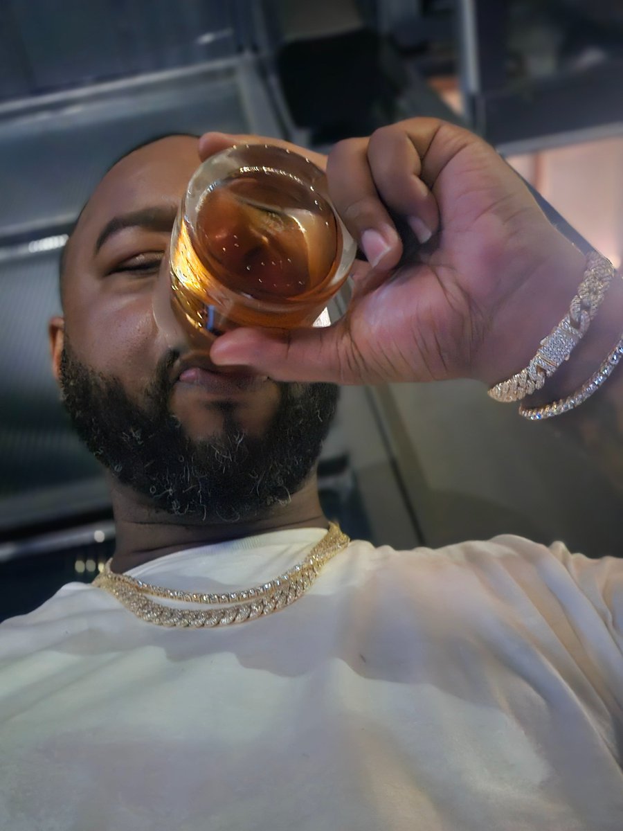 iampeanutmgm's tweet image. 10/8/83 My MaMa Birthed A Real One🥃 #HappyBirthdayToMe 🍾