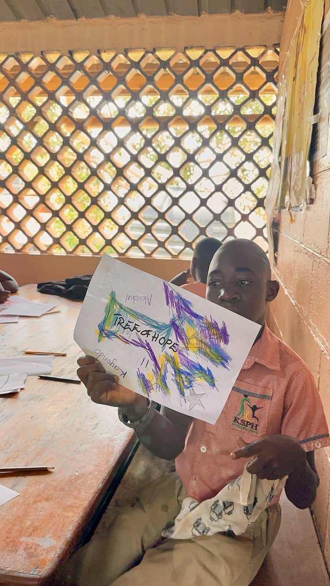artofachildug's tweet image. We joined the Buganda Kingdom’s independence outreach at the Kampala School of the Physically Handicapped. 💛

Through our Art Therapy session, children designed their own Tree of Hope — expressing strength, dreams, and joy through art. 🎨
#ArtTherapy #BugandaKingdom #Inclusion