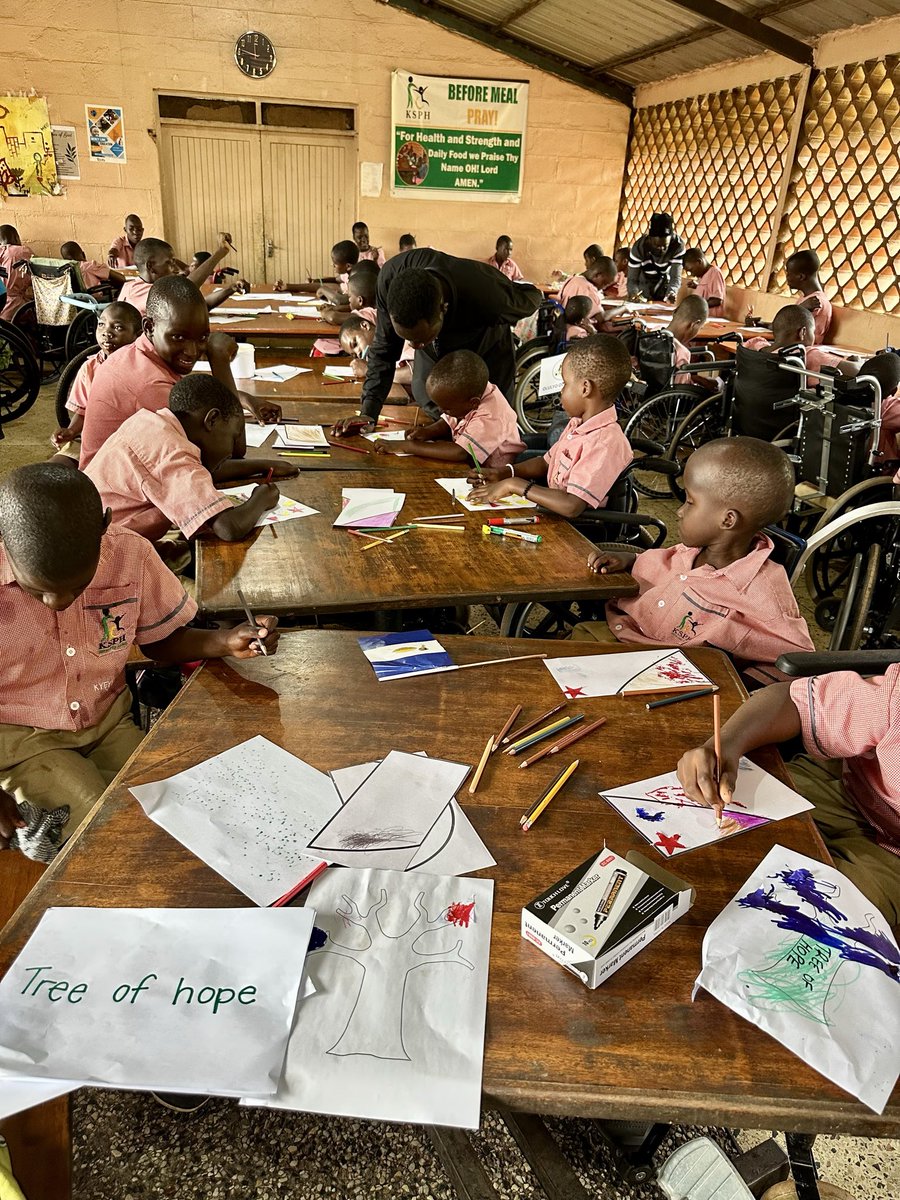 artofachildug's tweet image. We joined the Buganda Kingdom’s independence outreach at the Kampala School of the Physically Handicapped. 💛

Through our Art Therapy session, children designed their own Tree of Hope — expressing strength, dreams, and joy through art. 🎨
#ArtTherapy #BugandaKingdom #Inclusion