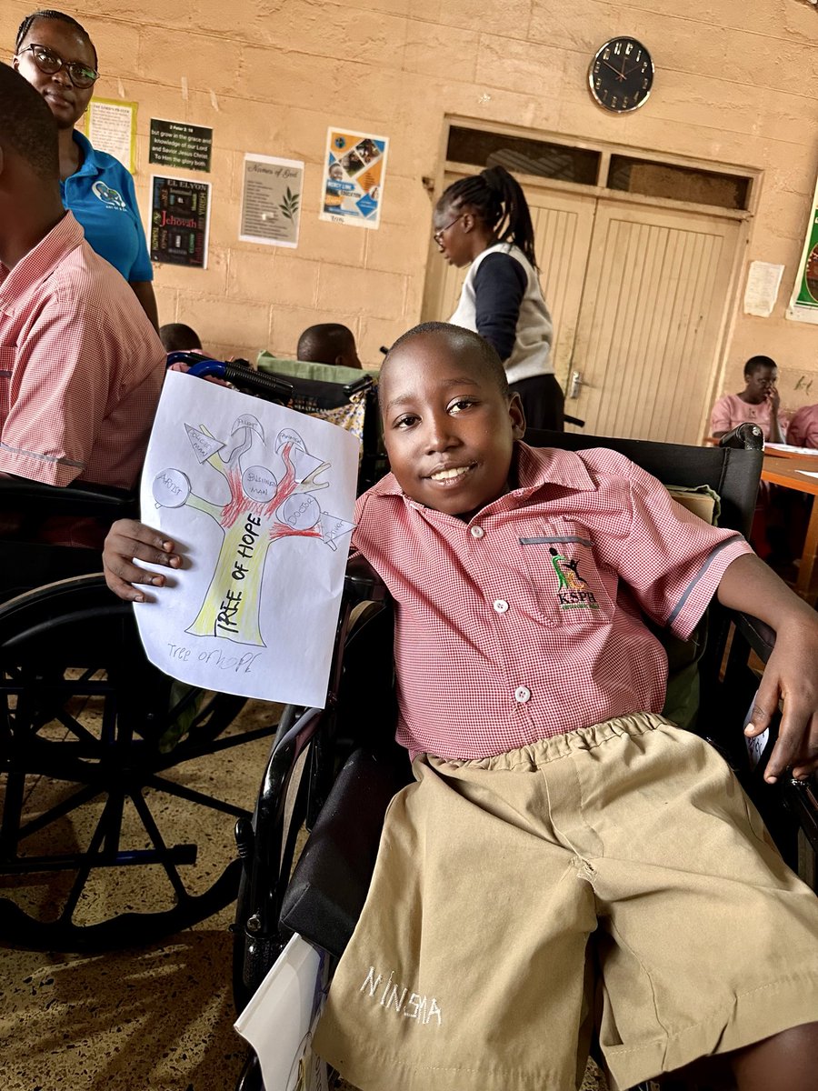 artofachildug's tweet image. We joined the Buganda Kingdom’s independence outreach at the Kampala School of the Physically Handicapped. 💛

Through our Art Therapy session, children designed their own Tree of Hope — expressing strength, dreams, and joy through art. 🎨
#ArtTherapy #BugandaKingdom #Inclusion