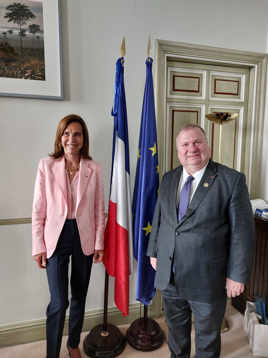 Rencontre avec le délégué général de l’armement,  Emmanuel  Chiva, à l’occasion de son déplacement pour rencontrer son homologue 🇪🇸 Mme Amparo Valcarce, secrétaire d’état à la défense pour aborder les enjeux et défis de la défense européenne. 
<a href="/DGA/">Direction générale de l'armement 🇫🇷</a>  <a href="/Defensagob/">Ministerio Defensa</a> <a href="/Armees_Gouv/">Ministère des Armées et des Anciens combattants</a>