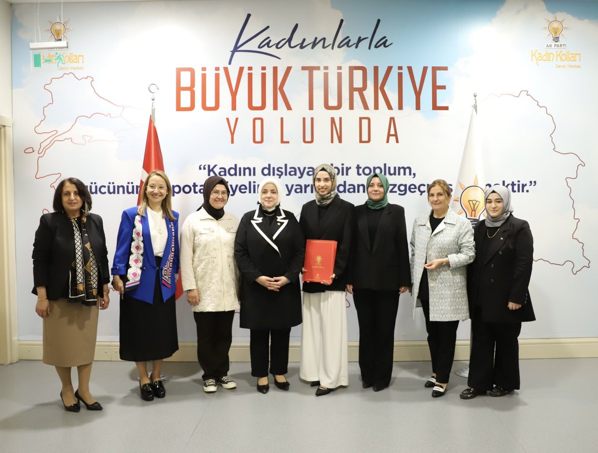 📍AK Parti Genel Merkez

Mersin ilimizin Tarsus İlçe Kadın Kolları Başkanlığına Yaren Abbak atanmıştır.

Yaren Abbak’a mazbatasını Başkanımız <a href="/tugbaisikercan/">Tuğba IŞIK ERCAN</a> teslim etti.

Davamıza emek veren başkanlarımıza bugüne kadar göstermiş olduğu özverili çalışmalarından ve gayretlerinden