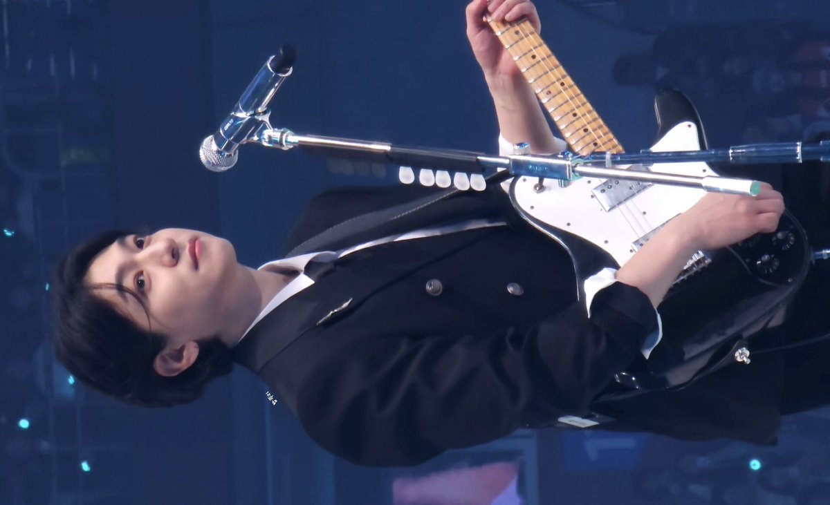 근데 진심 벚꽃콘 첫날 폰카성진 ㄹㅇ 왕자님 그 자체임