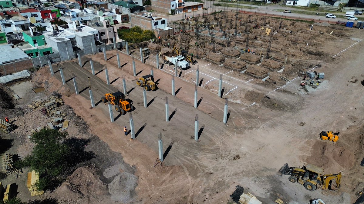 EVillegasV's tweet image. ¡Nace un gigante de la salud en Santiago Papasquiaro! 🏥💪

Avanza la construcción del nuevo Hospital General, una obra que beneficiará a más de 20 mil habitantes del municipio y la región. 
Con infraestructura moderna y servicios de calidad, este proyecto apuesta por el…
