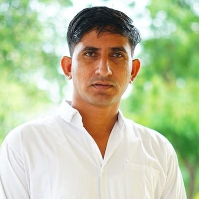 #jaipur 
प्रदेश में कानून व्यवस्था की स्थिति पर सवाल उठाते हुए एक चौंकाने वाला मामला सामने आया है, जहां लाइव ब्रॉडकास्टिंग के दौरान चन्द्रवीर सिंह नामक व्यक्ति ने खुलेआम गोली मारकर जान से मारने की धमकी दी।
यह घटना न सिर्फ सोशल मीडिया पर तेजी से वायरल हो रही है, बल्कि लोगों में