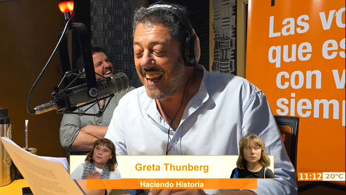 RadioSarandi690's tweet photo. Volvé a ver el "Haciendo Historia" de @PagliariMariano en "Las Cosas en su Sitio".
La vida de Greta Thunberg con actuaciones estelares de @PaulaBarquet, @darokneubu, @josepepesena, @Fedeanfitti1 y #MartinFablet.
🔴 https://t.co/H7PiPPavnG https://t.co/wyE9SMYOpJ