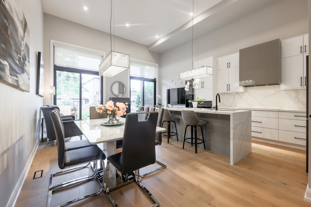 HunnyGRemax's tweet photo. Check out this home! Refined modern living in South Etobicoke! This 2023 custom-built 4-bed, 4.5-bath home offers 2,891 sq ft with 14-ft ceilings, white oak floors, and a chef’s kitchen with premium appliances. The walkout lower .. https://t.co/dctPf71MPf https://t.co/medtoYy6Y6