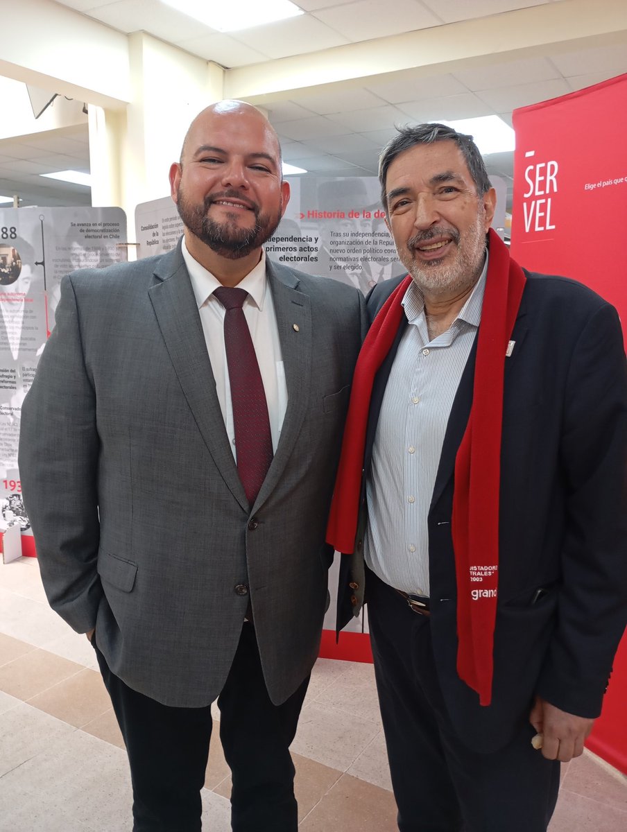 Junto a <a href="/p_santamariam/">Patricio Santamaría Mutis</a> en la ceremonia inaugural de la Exposición de los 100 Años del <a href="/ServelChile/">Servicio Electoral</a> tuvimos una gratísima conversación con muchas y sabrosas historias de nuestra democracia. La Expo está disponible en la Biblioteca Irma Salas de la <a href="/userena/">U. de La Serena</a> #LaSerena #Coquimbo