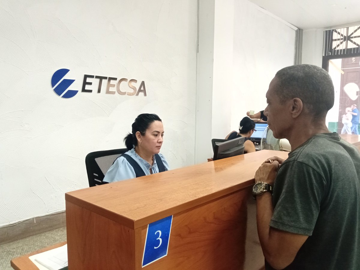 leonormg73's tweet photo. 💙La respuesta a las necesidades de los clientes siempre en el trabajo de las Ejecutivas de Punto de Venta en la Oficinas Comerciles de #CTLÁguila de la #DTNorte de @ETECSA_Cuba 😉

#LaNorteALaVanguardia #EtecsaConCuba #CTLÁguila https://t.co/n9k1BisC62
