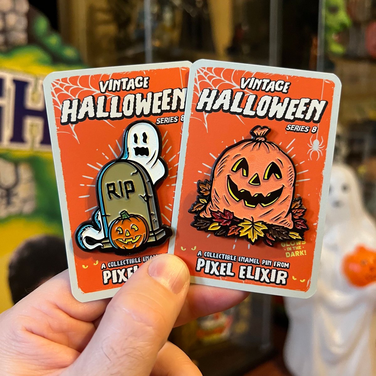 PixelElixir's tweet image. Our new Vintage Halloween pins are now shipping out! Huge thanks for the support on these. All pin orders this month ship with a FREE Halloween treat bag, while they last!
Grab 'em from our shop here: 👇
pixelelixir.com/collections/vi…