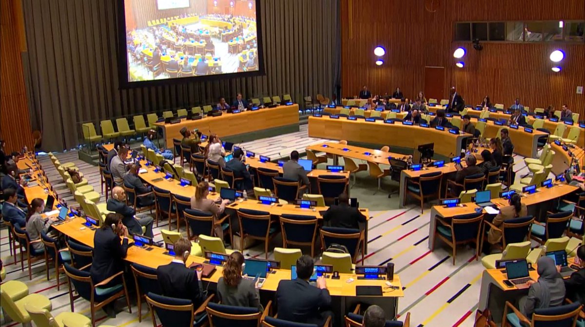 La diplomática Estela Mercedes Nze Mansogo, primera secretaria de la Misión Permanente de Guinea Ecuatorial, presidió una sesión plenaria clave de la Sexta Comisión, un hecho que subraya la creciente participación de Guinea Ecuatorial en los órganos de la ONU.