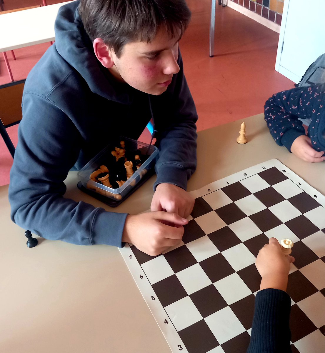 ccmaroubaix's tweet image. Aujourd’hui, c’était le lancement de notre atelier de jeux d’échecs avec Léo Ameijeiras. 

Un vrai succès !  Sourires, stratégie et belles parties étaient au rendez-vous !

#CCMA #Échecs #Atelier #BonneAmbiance