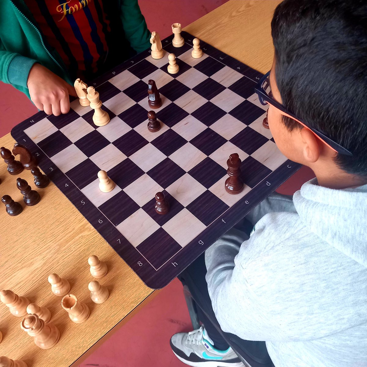 ccmaroubaix's tweet image. Aujourd’hui, c’était le lancement de notre atelier de jeux d’échecs avec Léo Ameijeiras. 

Un vrai succès !  Sourires, stratégie et belles parties étaient au rendez-vous !

#CCMA #Échecs #Atelier #BonneAmbiance