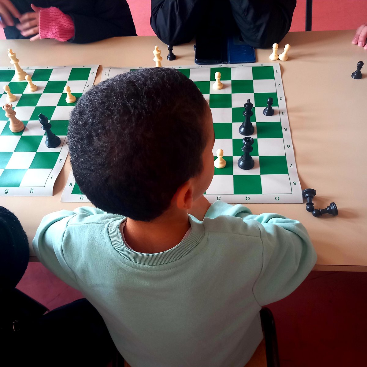 ccmaroubaix's tweet image. Aujourd’hui, c’était le lancement de notre atelier de jeux d’échecs avec Léo Ameijeiras. 

Un vrai succès !  Sourires, stratégie et belles parties étaient au rendez-vous !

#CCMA #Échecs #Atelier #BonneAmbiance