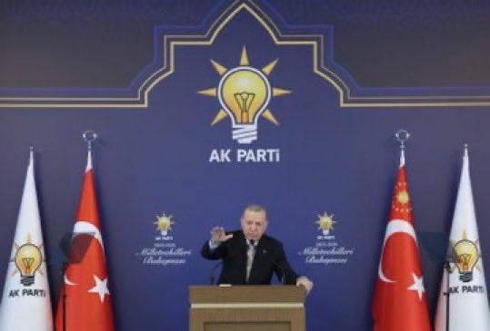samilayrim's tweet photo. Genel Başkanımız ve Cumhurbaşkanımız Sayın @RTErdogan’ın teşrifleriyle AK Parti Genel Merkezimizde Milletvekilleri Buluşması ve yeni yasama yılının ilk grup toplantısını gerçekleştirdik.

Yeni yasama yılının ülkemize, milletimize ve partimize hayırlara vesile olmasını diliyorum. 🇹🇷

#AKParti #TürkiyeYüzyılı