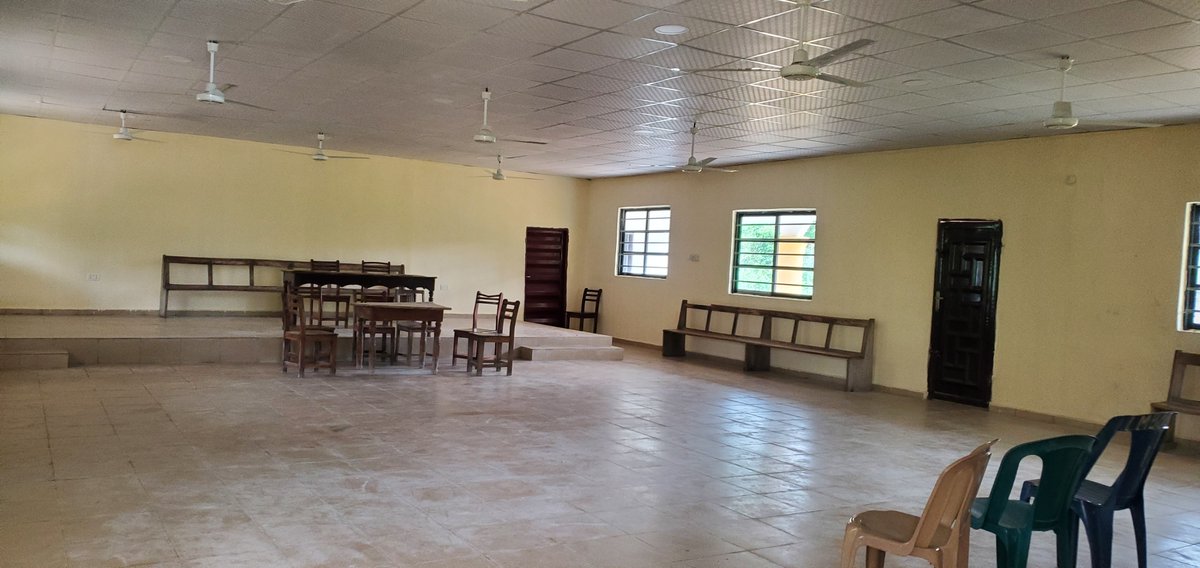 TrackaNG's tweet image. N50m was allocated to the Rehabilitation of Village Hall, Ikot Mboho, Ikot Abia II, Obot Akara KGA, Akwa Ibom state in the 2024 FG Budget.
We tracked and report that the hall has been constructed and tiled, with 2 offices and a toilet. However, borehole installation has not…
