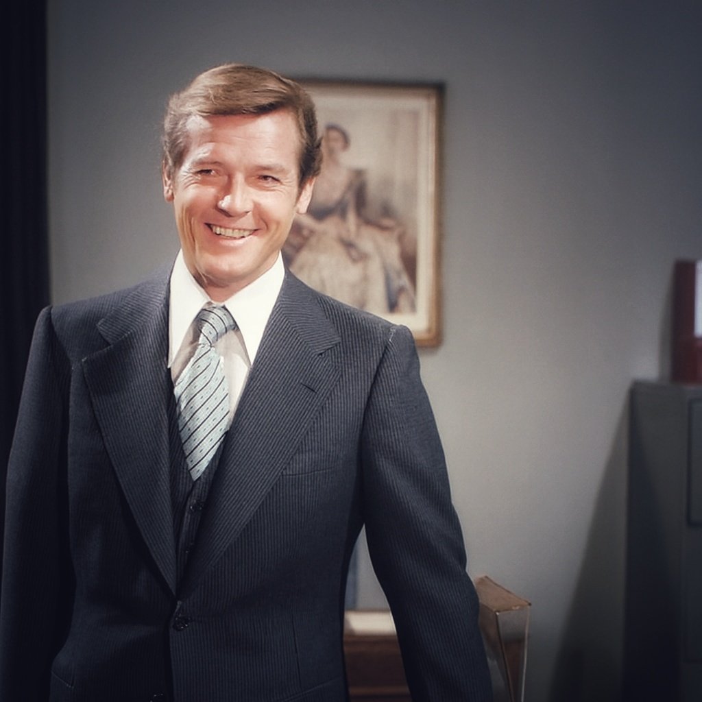 El actor británico Roger Moore como el Agente 007, Roger Moore, durante el rodaje de la película "Moonraker" de 1979. #IanFleming #JamesBond #RogerMoore #Moonraker