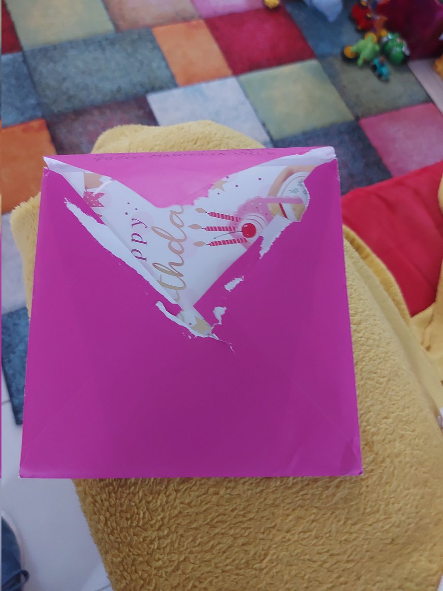 Fatoukator's tweet image. Ça va @laposte?
Ça vous arrive souvent d'ouvrir le courrier des gens voir si on ne peux pas gratter un billet ou deux?