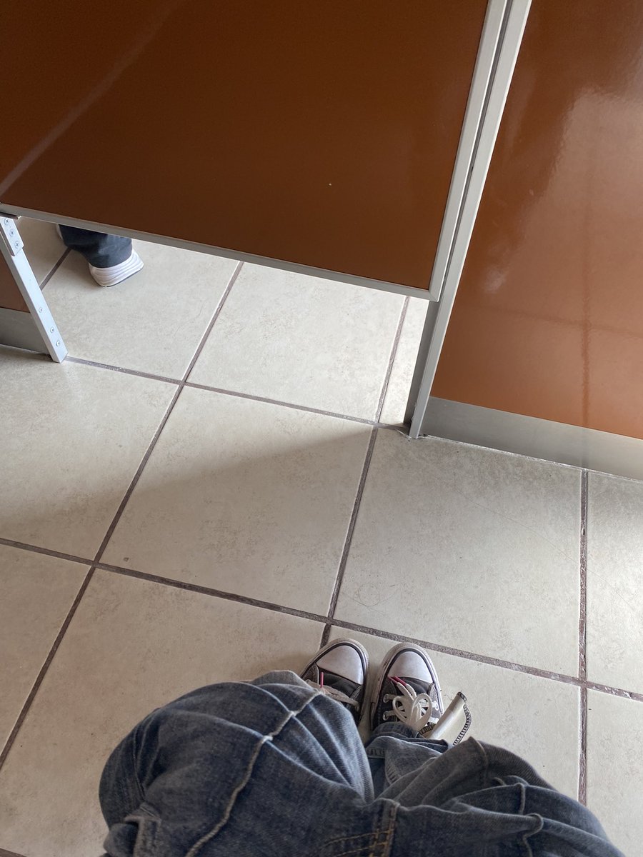 wey pueden djar d venir al baño a platicar xfavor estoy aprentanfo el qlo para no reventar el baño