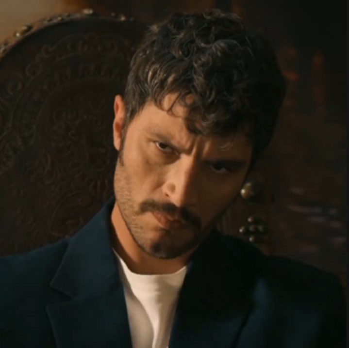 Yomariegomezz's tweet image. “Yildiz has to leave this Mansion” 

Serhat : 

#Yilser #HalefKöklerinÇağrısı