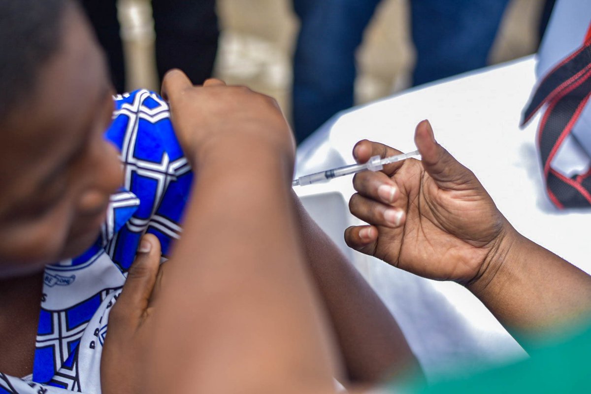WHOGhana's tweet image. The #HPV vaccination campaign has officially begun! 

💉2.5 million doses
🧒Targeting girls aged 9-14 years
🗓️Running from 8-12 October 2025.

A new chapter in Ghana’s journey to eliminate #CervicalCancer has just begun — protecting today’s girls for a healthier tomorrow.