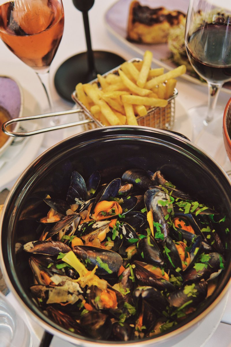 Moules et Frites is back!

Ab Heute zieht französisches Lebensgefühl in unser Restaurant Glogge Egge ein.

Von September 2025 bis Ende März 2026 heisst es bei uns: l’Art du Savoir-vivre à la française – mitten im Herzen von Zürich.