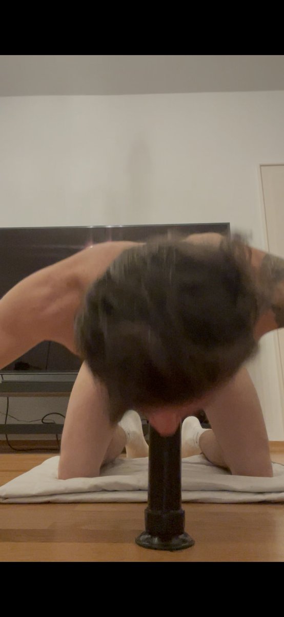 NEW POST!!! 🔥💦

Schaut euch an wie ich mein Blasmaul trainiere 💁‍♀️

Könnt ihr das besser? 

onlyfans.com/tracybitch
