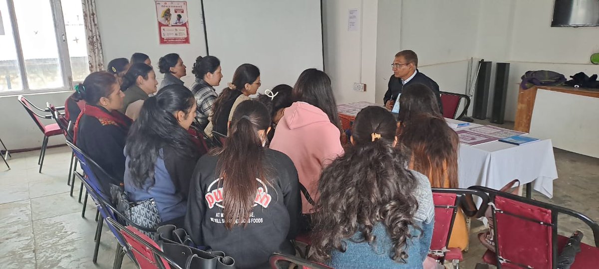 dtohpsml's tweet photo. Refresher training for CHOs and health supervisors regarding NTEP
At: CHC Tikkar, Block Tikkar, Shimla, HP
Participants: Dr. Vinod Sangal, BMO, Tikkar; Health Supervisors; BPM; STS; CHOs
#TBMuktBharat
#TBMuktHimachal
#TBHaregaDeshJeetega
#SNSPA
#tbmuktbharatabhiyan https://t.co/EvHXyqP5ES